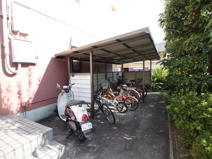 物件外観写真5　(駐輪場)