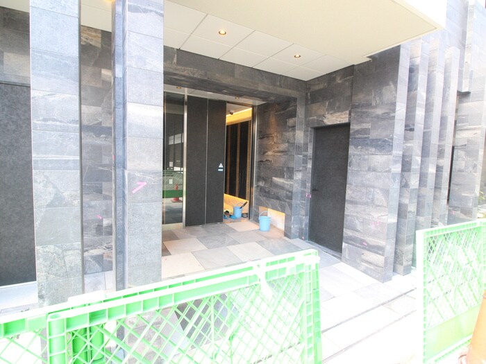 物件外観写真4　(エントランス部分)