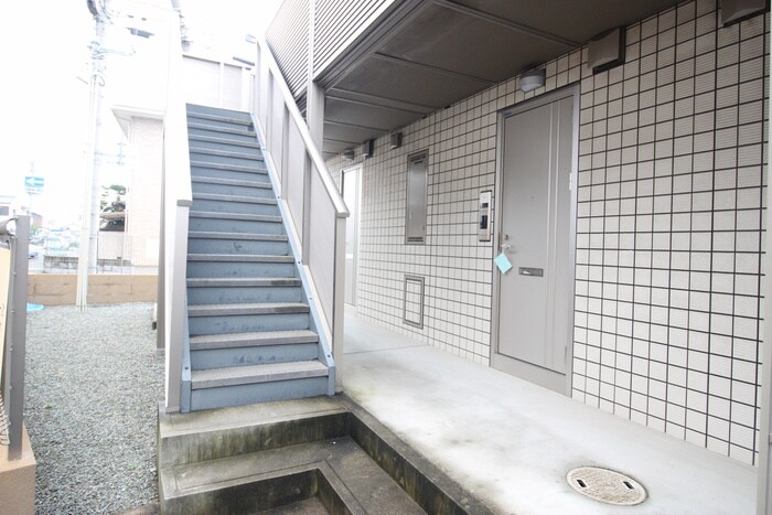 物件外観写真3　(エントランス部分)
