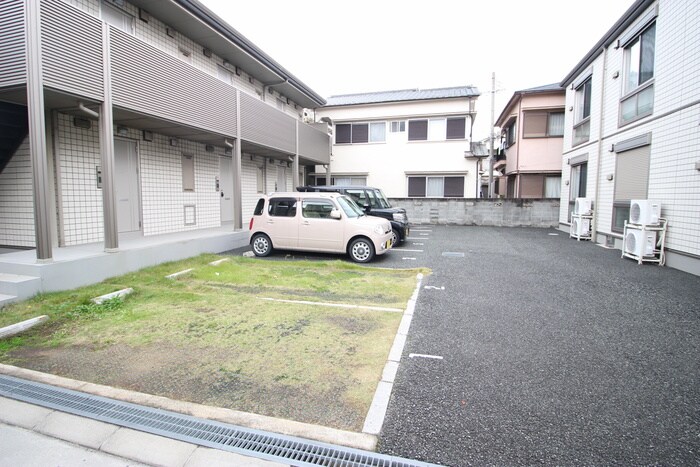 物件外観写真4　(駐車場)