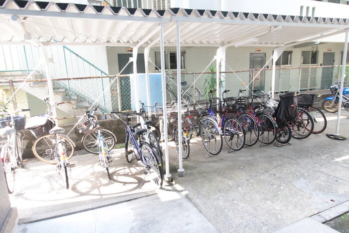 物件外観写真5　(駐輪場)