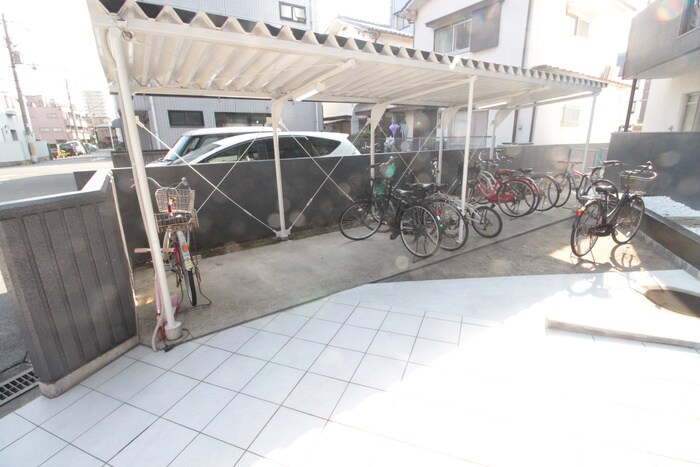 物件外観写真6　(駐輪場)