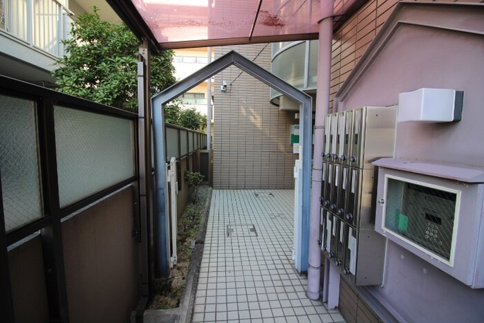 物件外観写真5　(エントランス部分)