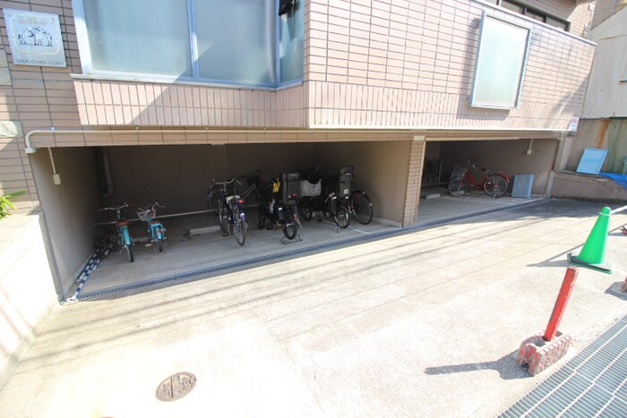 物件外観写真6　(駐輪場)
