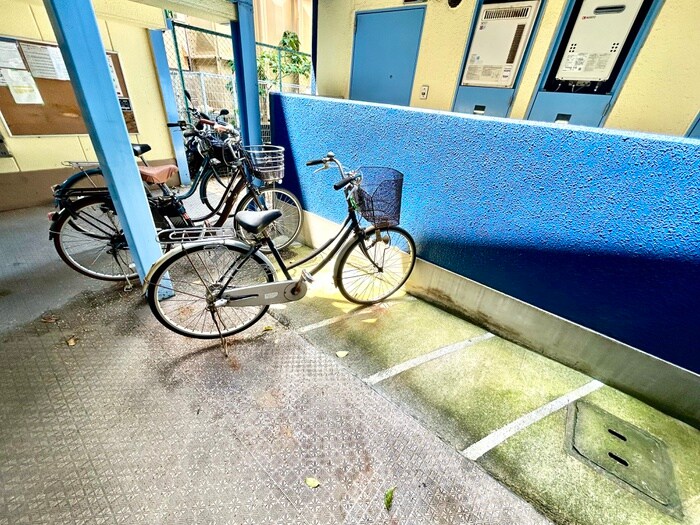 物件外観写真3　(駐輪場)