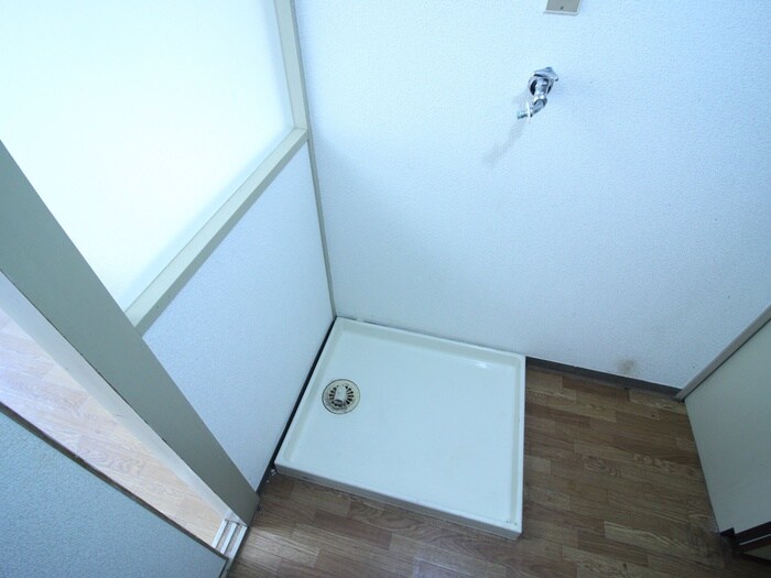 物件内観写真13　(洗濯機置場)