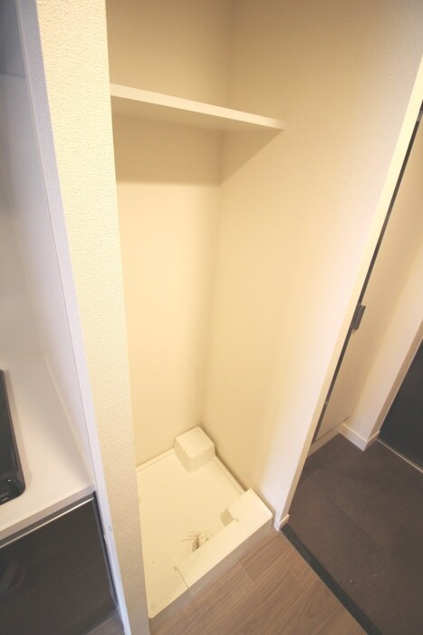 物件内観写真11　(洗濯機置場)