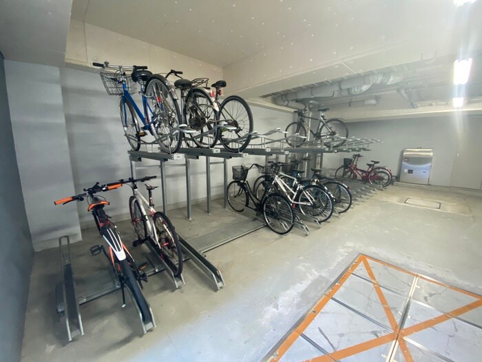 物件外観写真4　(駐輪場)