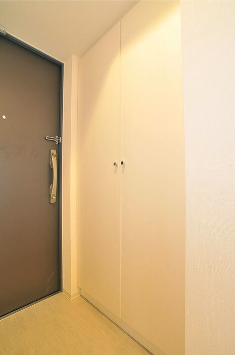 物件内観写真16　(玄関)