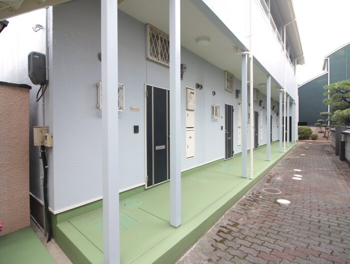 物件外観写真2　(エントランス部分)