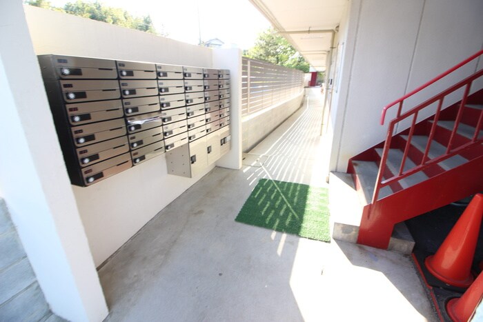 物件外観写真4　(エントランス部分)