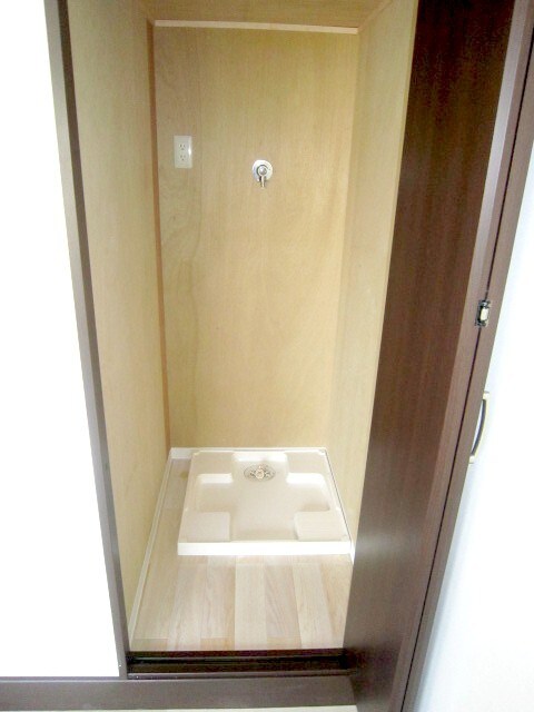 物件内観写真12　(洗濯機置場)