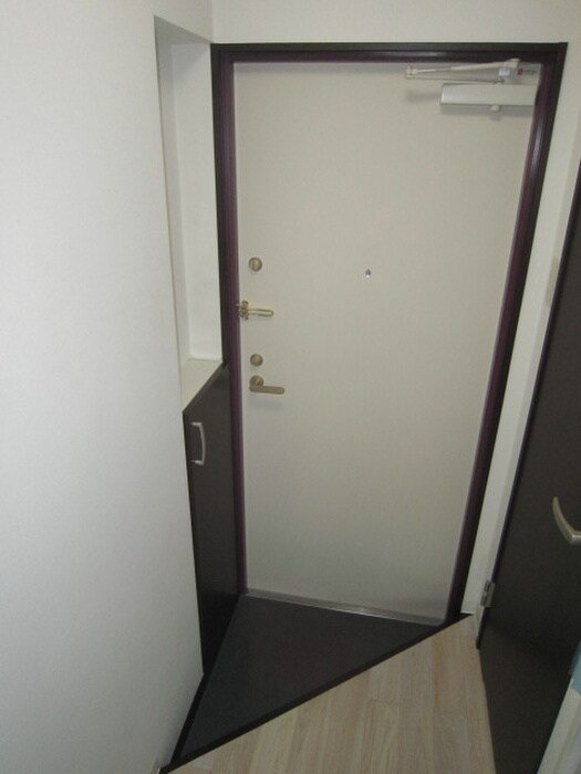 物件内観写真16　(玄関)