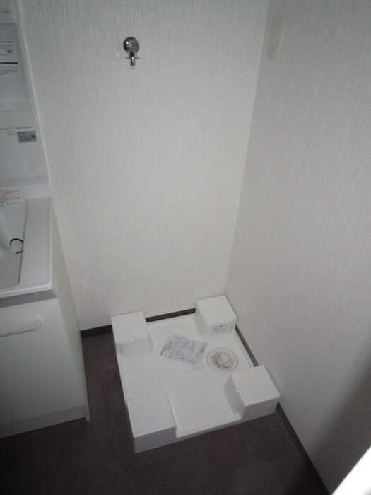 物件内観写真16　(洗濯機置場)