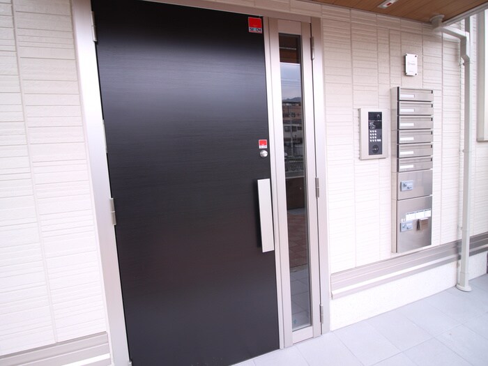 物件外観写真5　(エントランス部分)