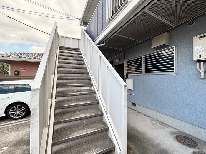 物件外観写真4　(エントランス部分)