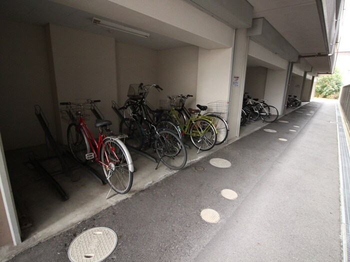物件外観写真5　(駐輪場)