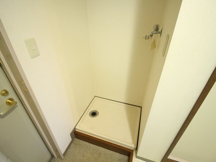 物件内観写真13　(洗濯機置場)