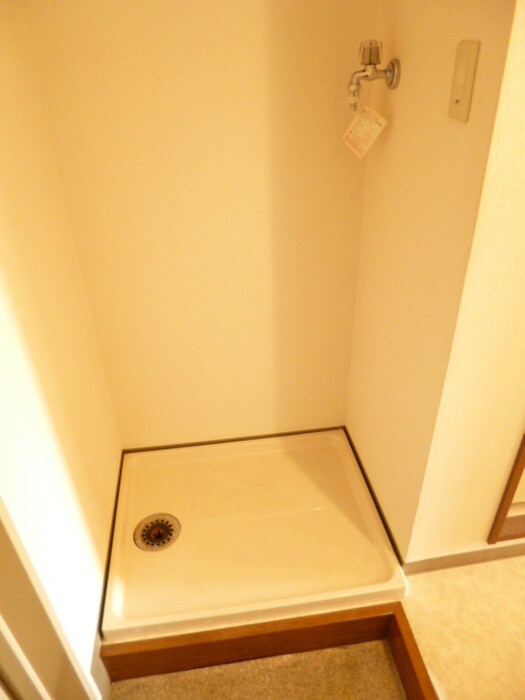 物件内観写真14　(洗濯機置場)