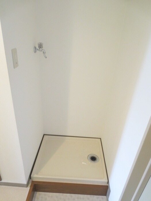 物件内観写真15　(洗濯機置場)