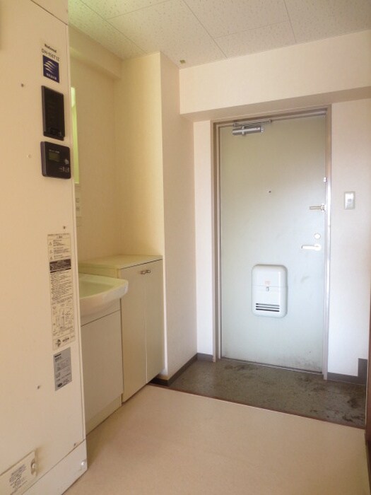 物件内観写真16　(玄関)