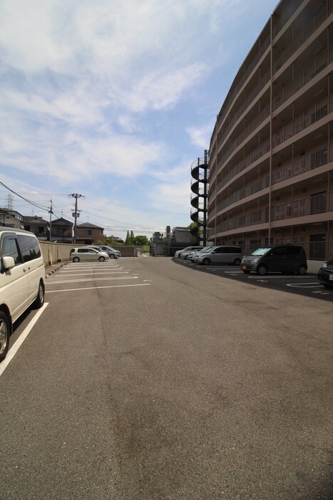 物件外観写真3　(駐車場)