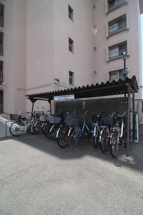 物件外観写真4　(駐輪場)
