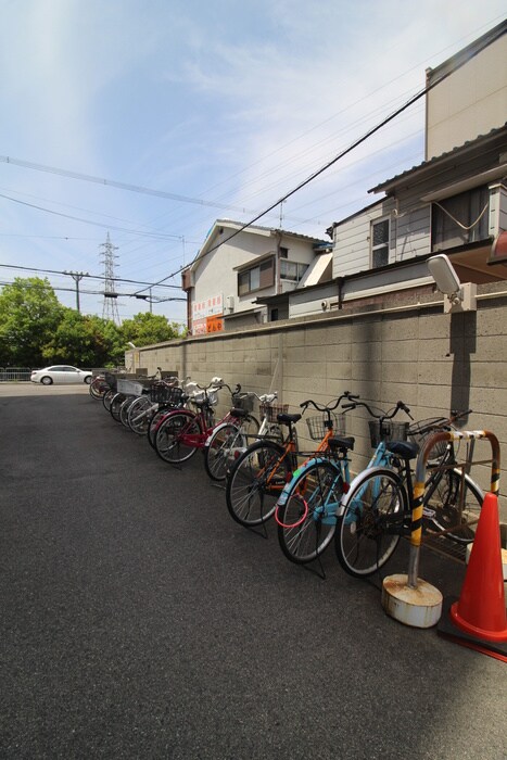 物件外観写真5　(駐輪場)