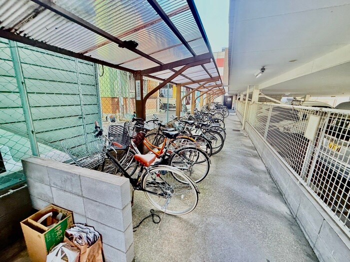 物件外観写真4　(駐輪場)