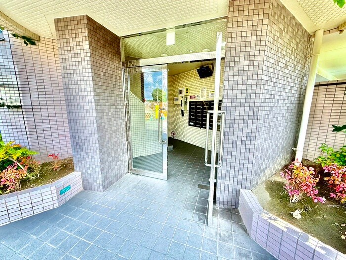 物件外観写真6　(エントランス部分)