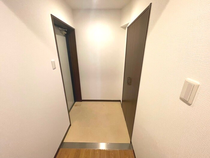 物件内観写真17　(玄関)