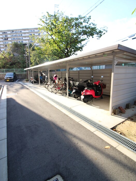 物件外観写真5　(駐輪場)