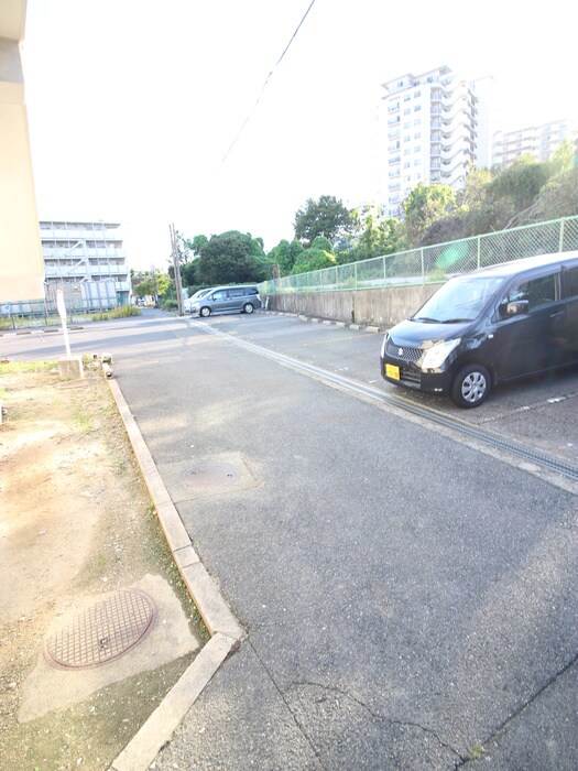 物件外観写真6　(駐車場)