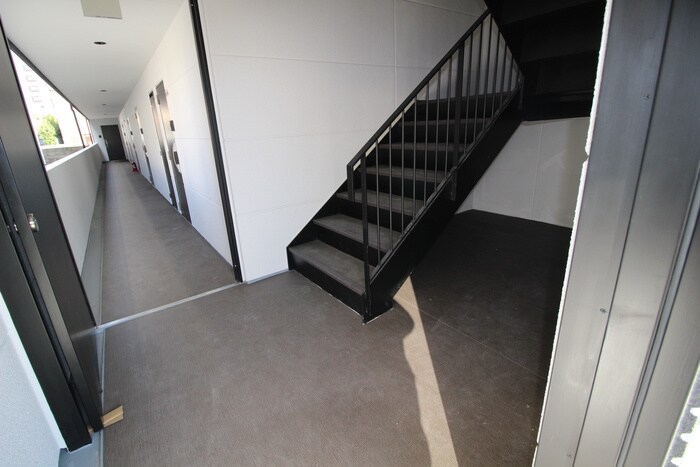 物件外観写真5　(エントランス部分)