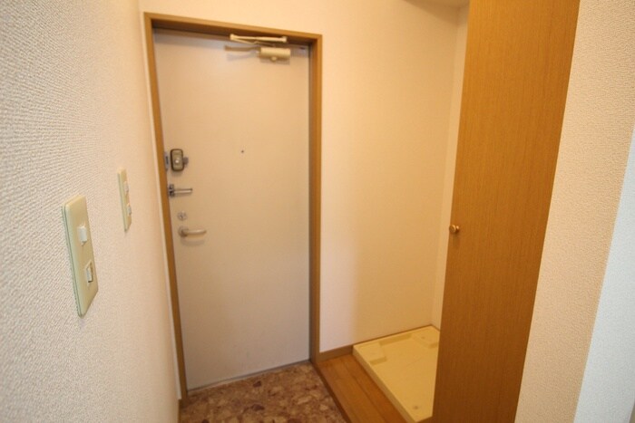 物件内観写真12　(玄関)