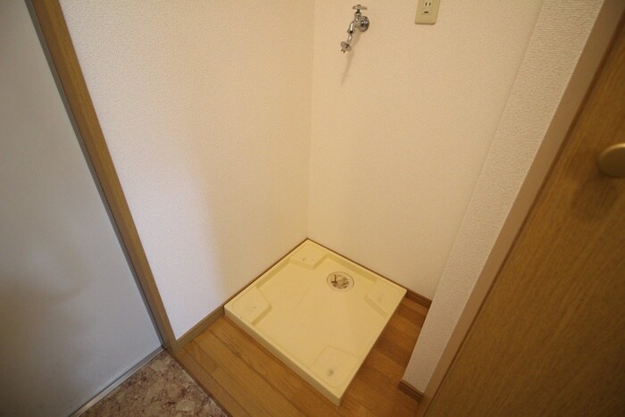 物件内観写真18　(洗濯機置場)