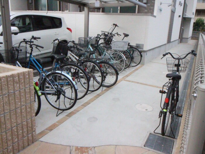 物件外観写真4　(駐輪場)