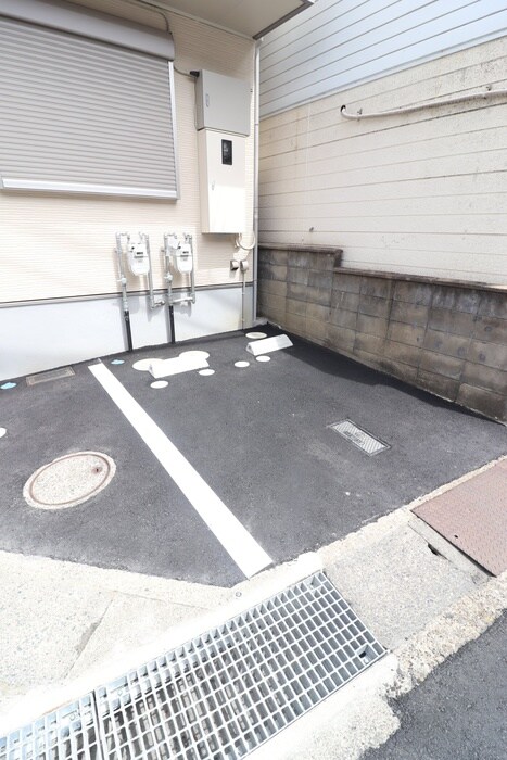 物件外観写真3　(駐車場)