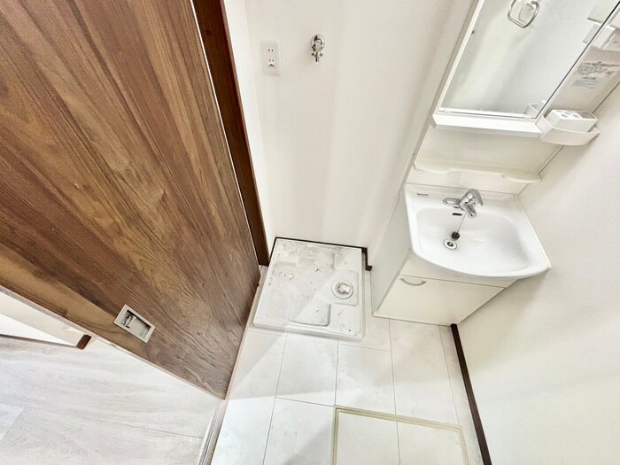 物件内観写真12　(洗濯機置場)