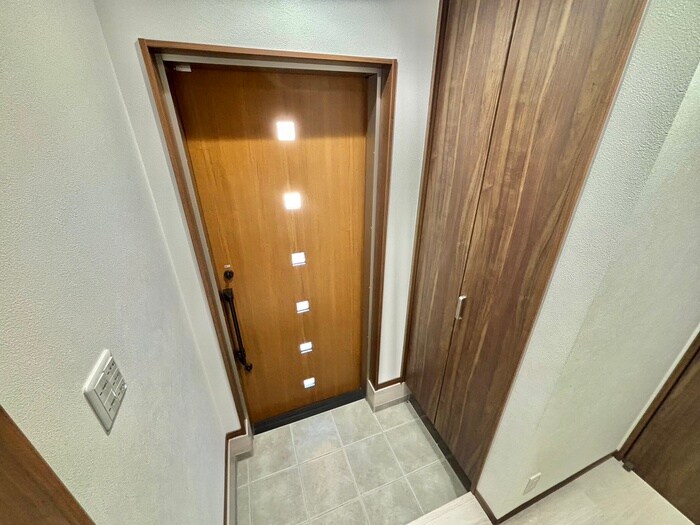 物件内観写真15　(玄関)