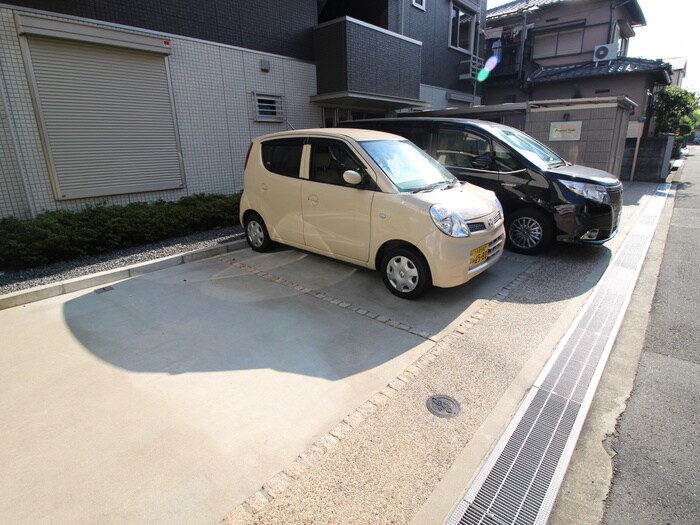 物件外観写真3　(駐車場)