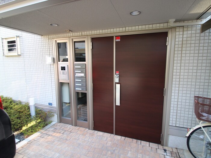 物件外観写真4　(エントランス部分)