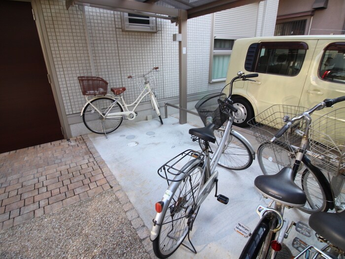 物件外観写真5　(駐輪場)