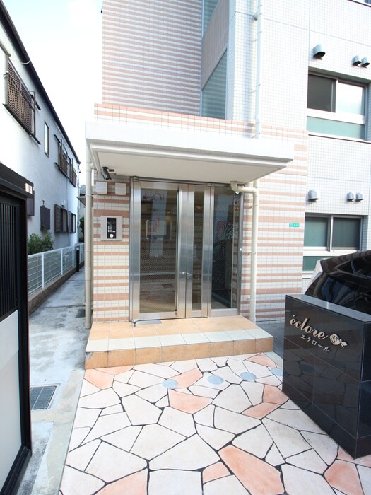 物件外観写真2　(エントランス部分)