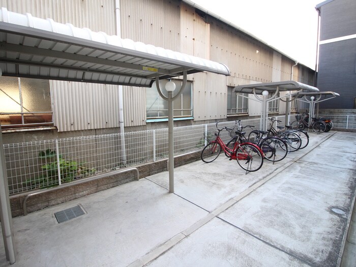 物件外観写真5　(駐輪場)