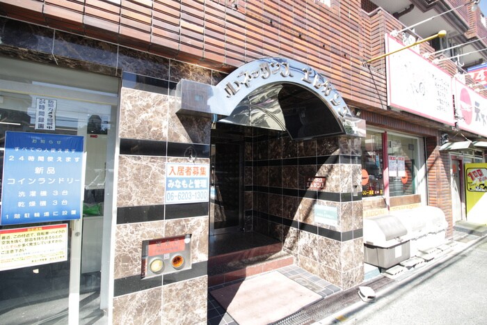 物件外観写真3　(エントランス部分)