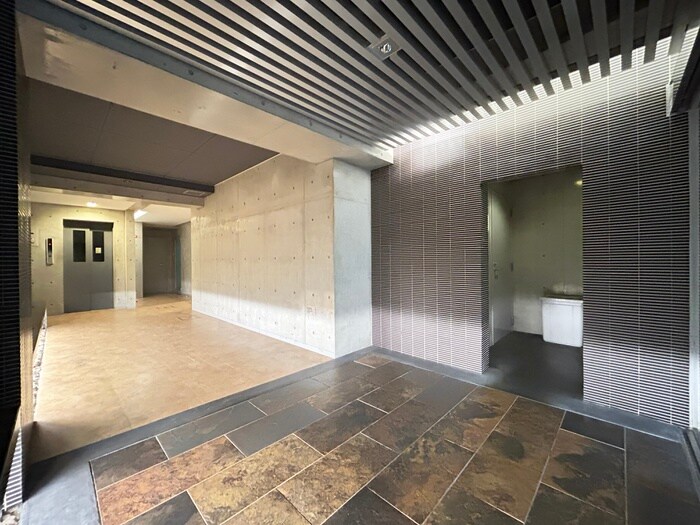 ドミノ花屋町のエントランス部分