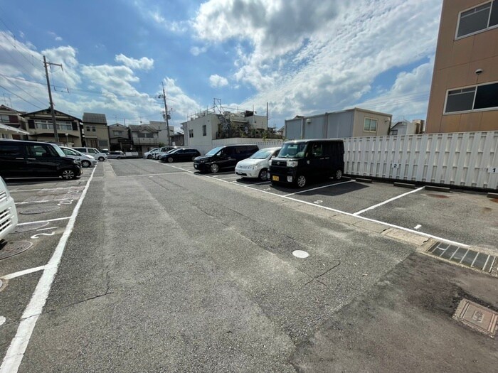 物件外観写真4　(駐車場)