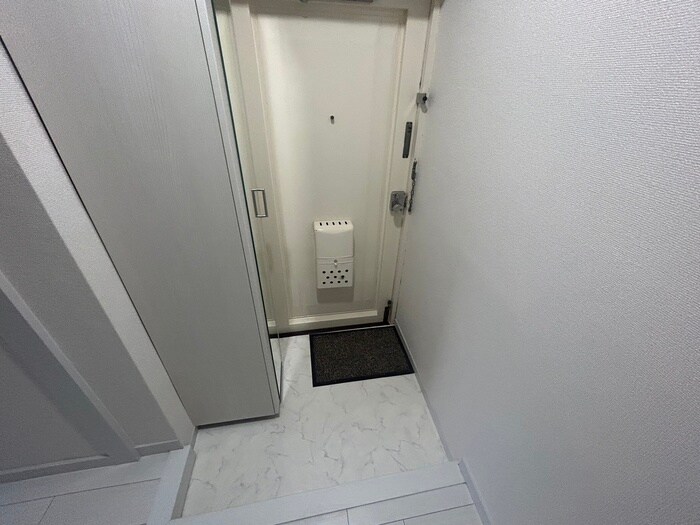 物件内観写真7　(玄関)