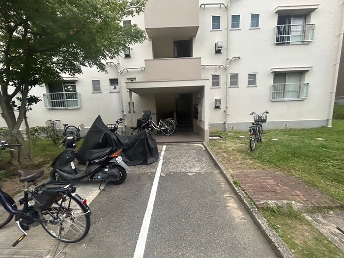 物件外観写真4　(エントランス部分)